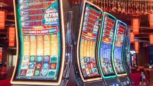 Antarmuka meja American Roulette mata slot dengan roda, tata letak taruhan, dan opsi chip