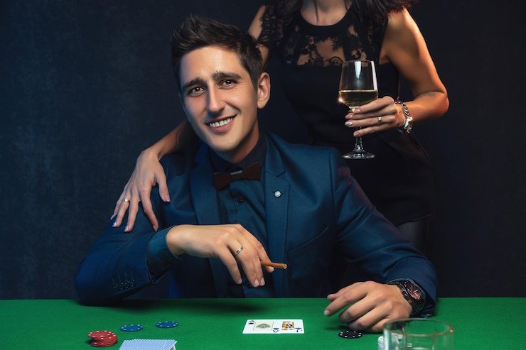 Antarmuka studio live dealer Evolution Gaming di mata slot dengan dealer profesional dan meja permainan
